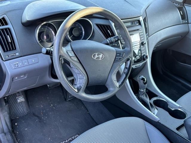 2012 Hyundai Sonata GL 8