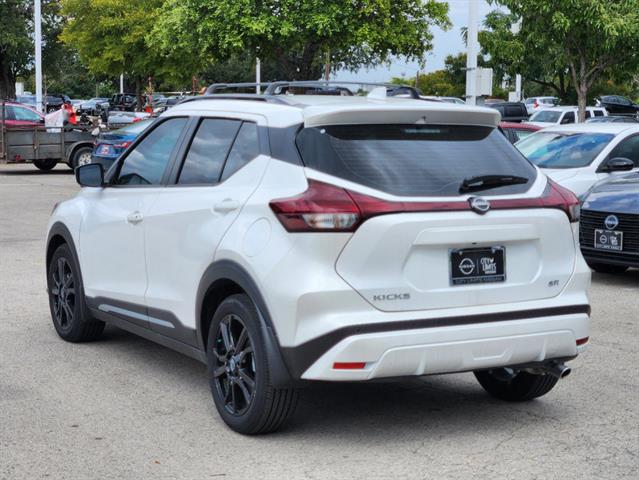 2024 Nissan Kicks SR 4