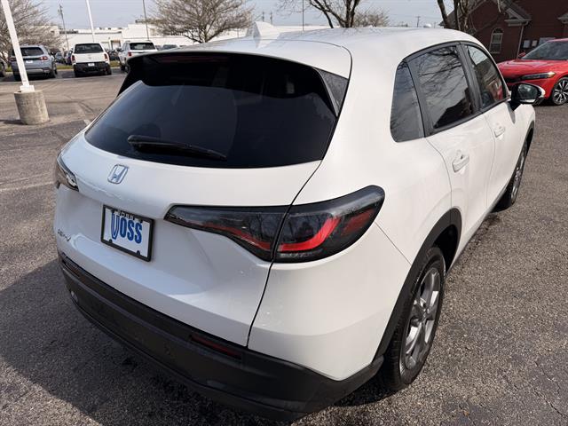 View vehicle photo 3