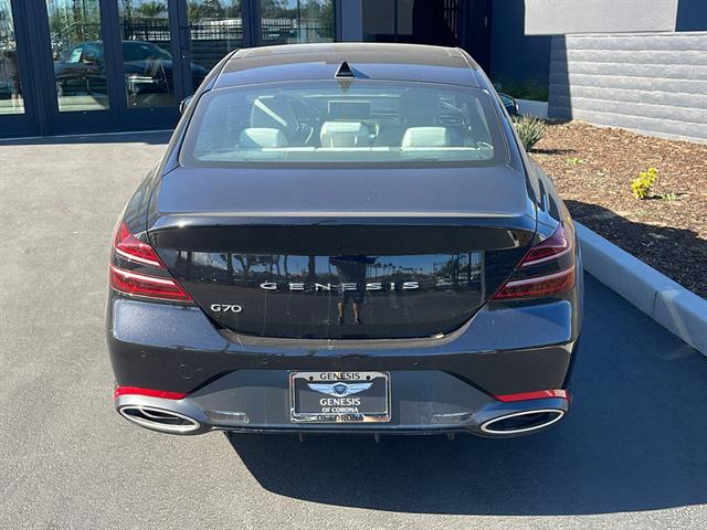 2025 Genesis G70 2.5T RWD 8