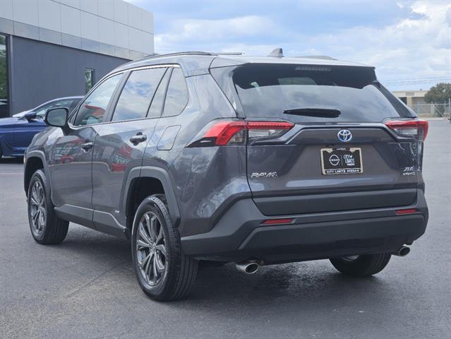 2022 Toyota RAV4 Hybrid XLE Premium 3