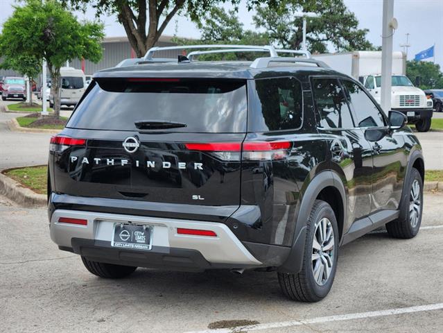 2024 Nissan Pathfinder SL 4