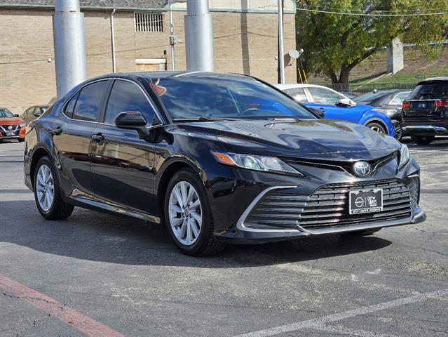 2022 Toyota Camry LE 2