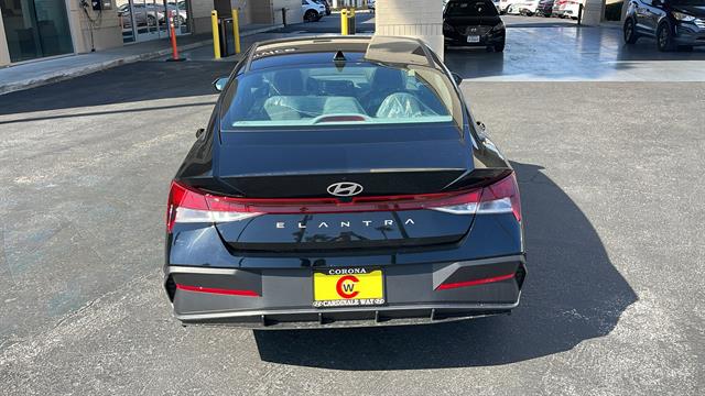 2024 Hyundai Elantra SE 8