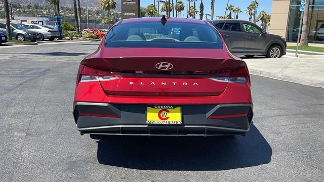 2024 Hyundai Elantra SEL 17