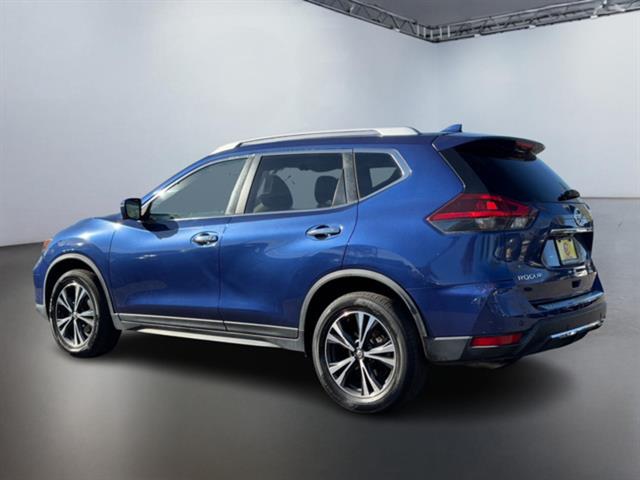 2020 Nissan Rogue SV 10