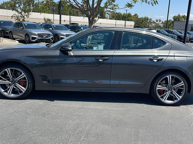 2024 Genesis G70 2.5T Standard 12