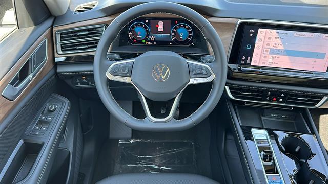 2024 Volkswagen Atlas SE 13