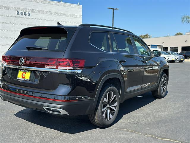 2024 Volkswagen Atlas SE 8