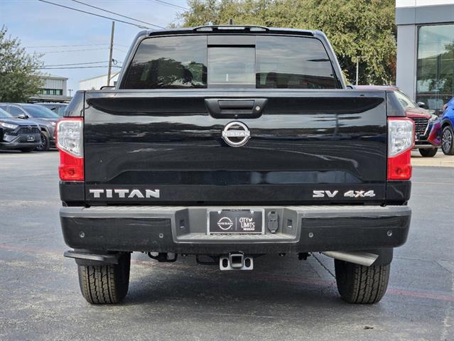 2024 Nissan Titan SV 4