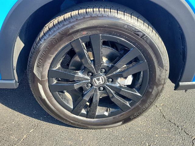 View vehicle photo 5