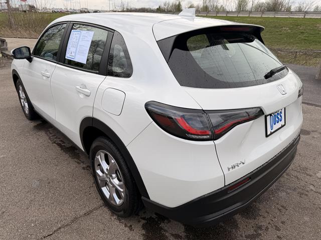 View vehicle photo 5