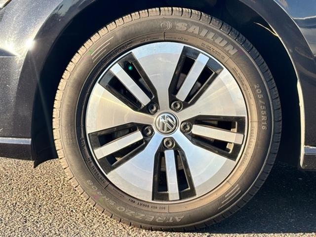 2016 Volkswagen e-Golf SEL Premium 11