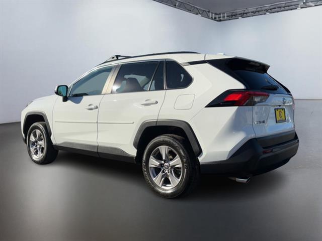 2022 Toyota RAV4 XLE 10