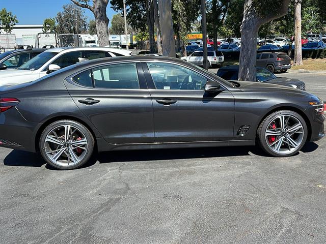 2025 Genesis G70 3.3T RWD Sport Advanced 5