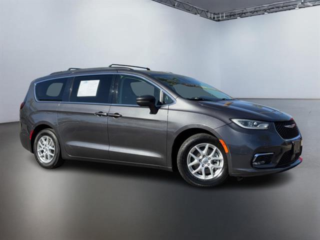 2022 Chrysler Pacifica Touring L 2