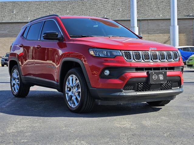 2023 Jeep Compass Latitude Lux 2