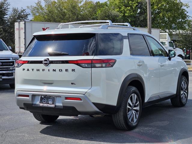 2023 Nissan Pathfinder SL 5