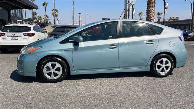 2014 Toyota Prius Three 12