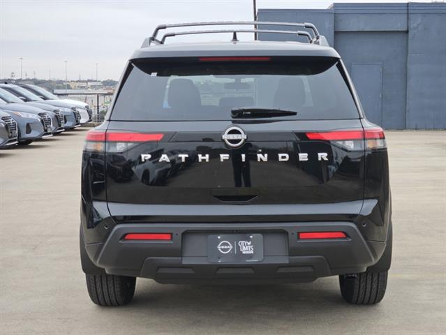 2025 Nissan Pathfinder SV 4