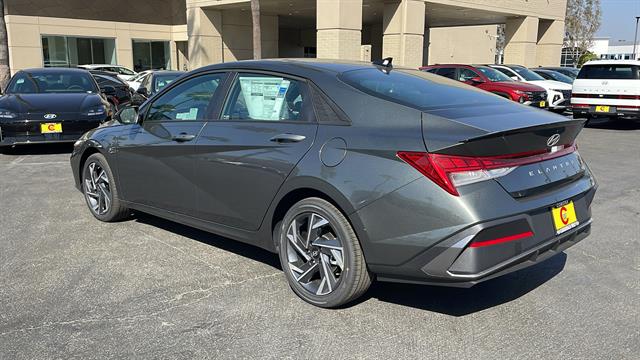 2025 Hyundai Elantra Hybrid Blue 11