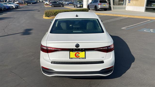 2025 Volkswagen Jetta SE 8