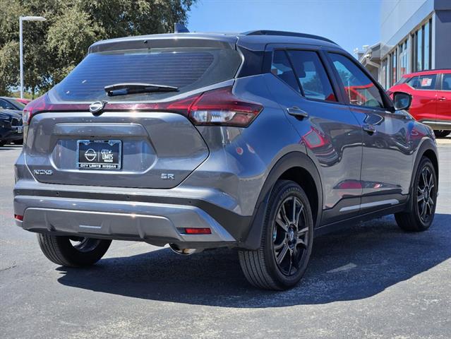 2023 Nissan Kicks SR 5