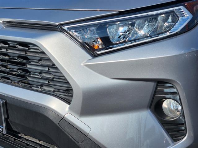 2019 Toyota RAV4 XLE 5