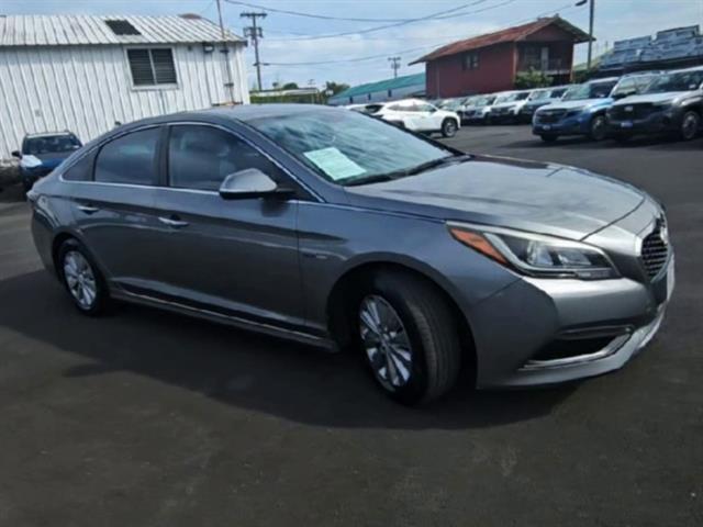Used 2017 Hyundai Sonata Hybrid Base with VIN KMHE24L12HA060424 for sale in Kailua-Kona, HI