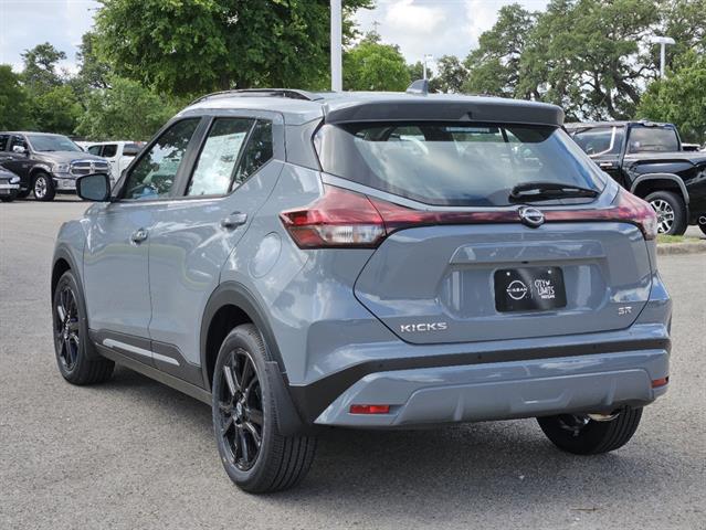 2024 Nissan Kicks SR 4