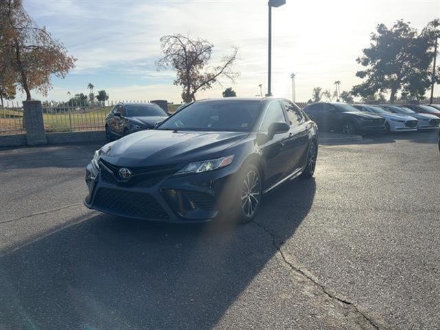 2020 Toyota Camry SE 3