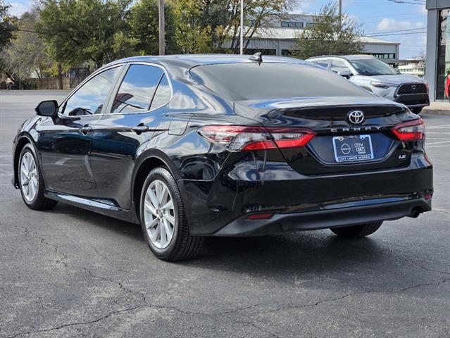 2022 Toyota Camry LE 3