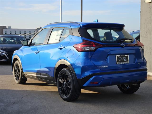 2024 Nissan Kicks SR 3