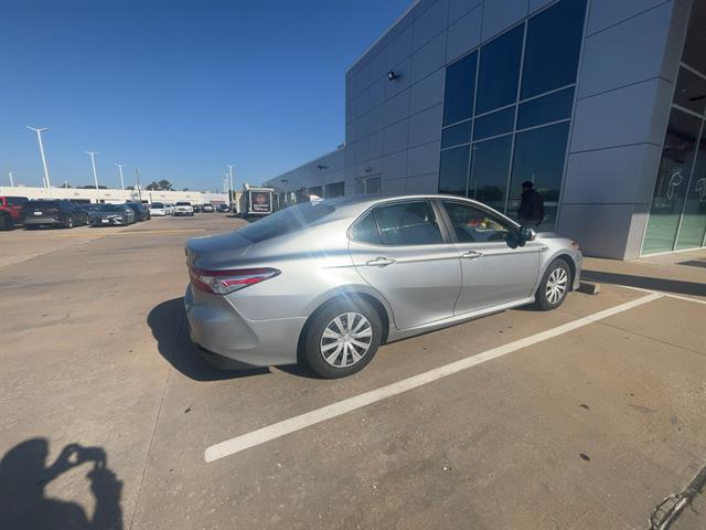 2020 Toyota Camry LE photo 3