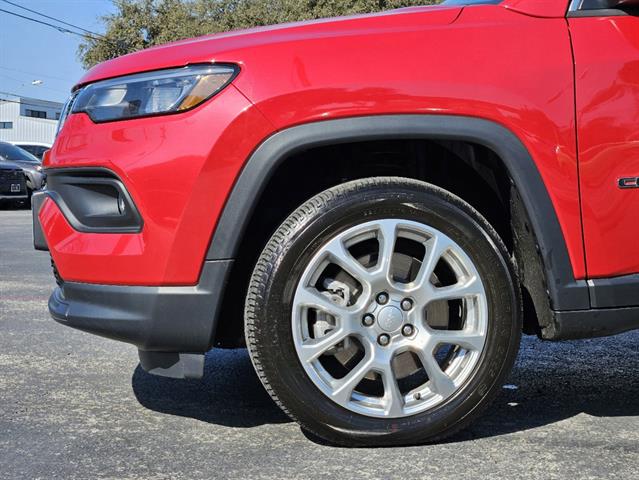 2023 Jeep Compass Latitude Lux 7