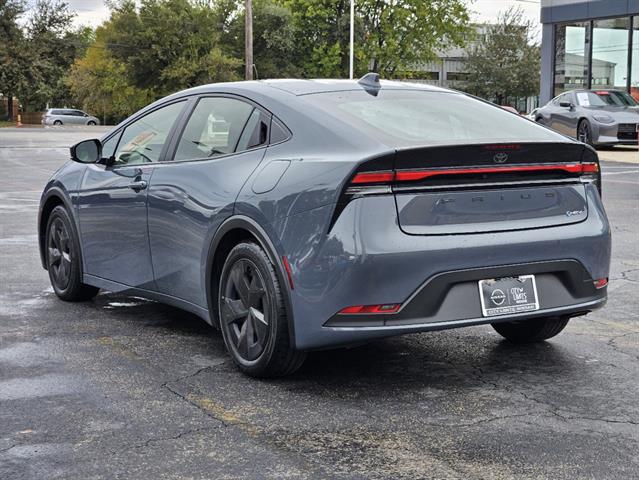 2023 Toyota Prius LE 3