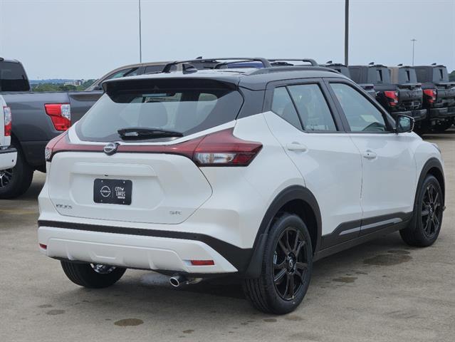 2024 Nissan Kicks SR 4