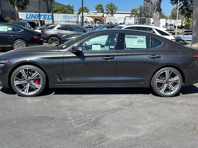 2025 Genesis G70 3.3T RWD Sport Advanced 9