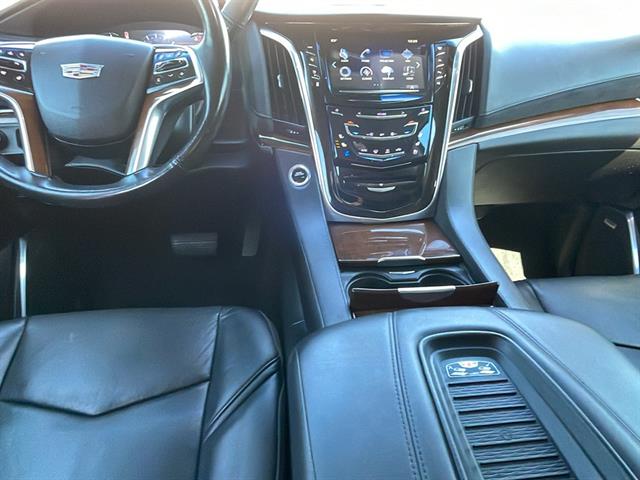 2018 Cadillac Escalade ESV Premium Luxury 19