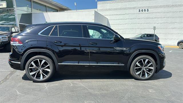 2024 Volkswagen Atlas Cross Sport SEL Premium R-Line 4Motion 8