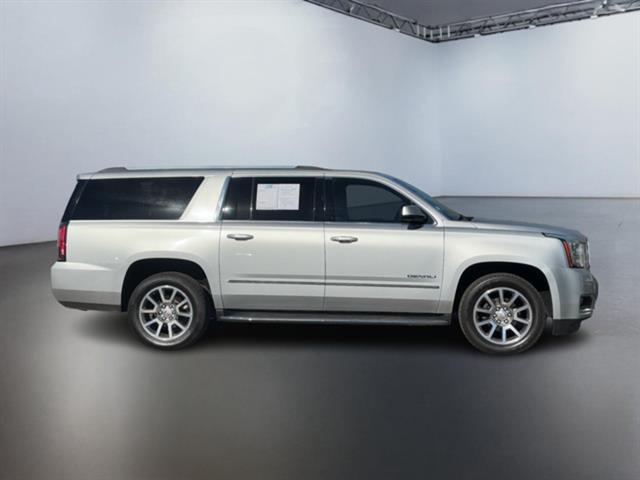 2020 GMC Yukon XL Denali 3