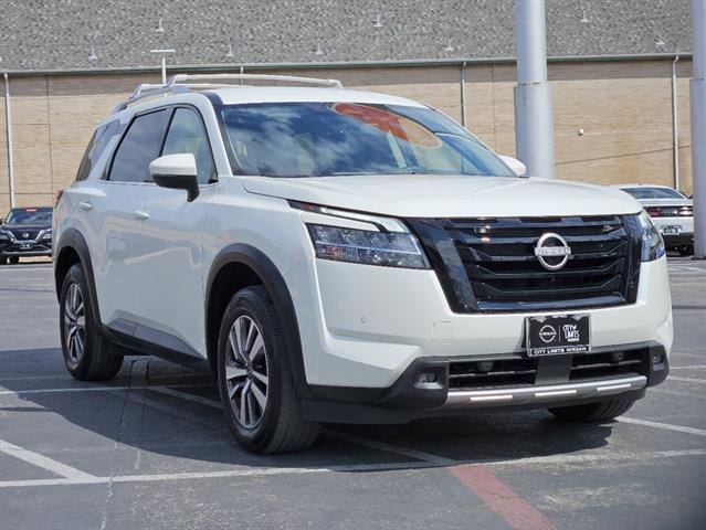 2023 Nissan Pathfinder SL 2