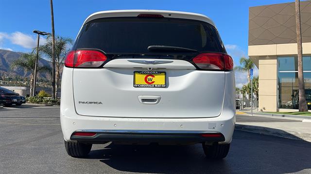 2020 Chrysler Pacifica Touring L 10