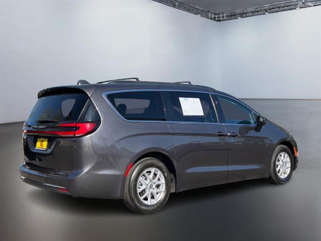 2022 Chrysler Pacifica Touring L 4