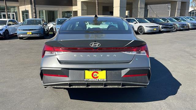 2025 Hyundai Elantra SE 9