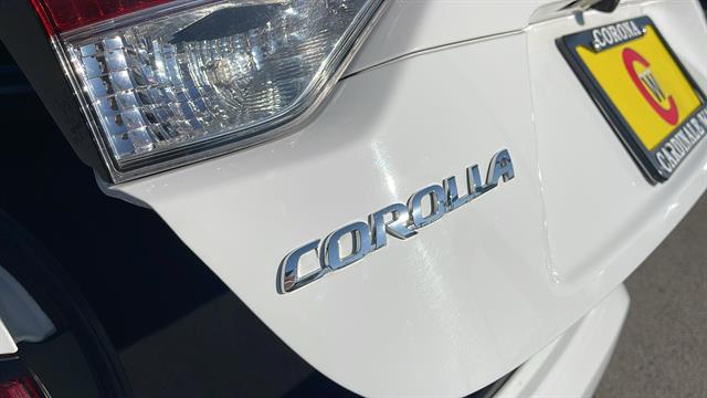 2022 Toyota Corolla LE 28