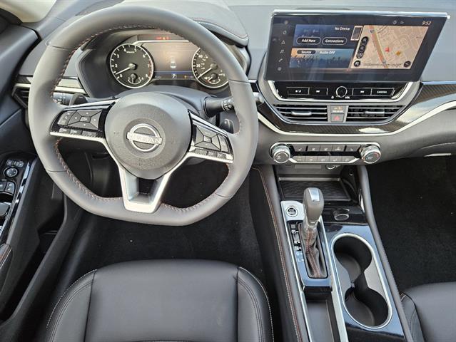 2024 Nissan Altima 2.5 SR 17