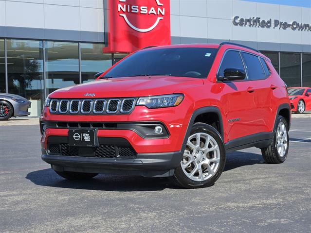 2023 Jeep Compass Latitude Lux 1