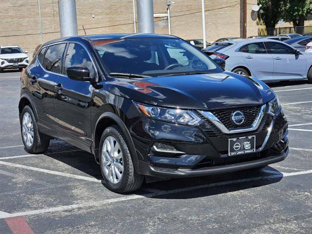 2021 Nissan Rogue Sport S 2