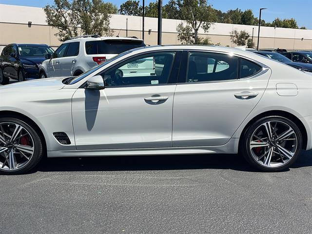 2024 Genesis G70 2.5T Standard 12